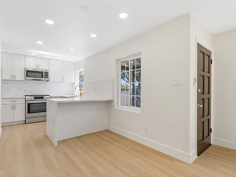 2521 W Stanford St — Photo 15