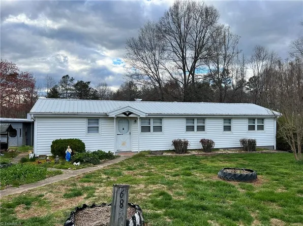 685 Edwards Lakeview Dr, Elkin, NC 28621