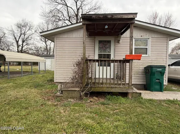 109 W Druart St, Frontenac, KS 66763