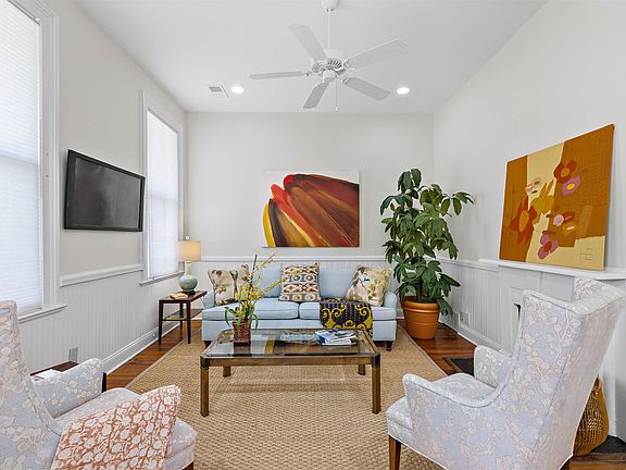 5th image of 372 Mulberry St