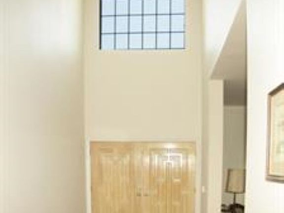 4th image of 5841 Wilbur Ave