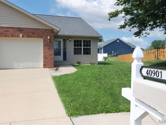 10904 Upland Terrace Dr, Lebanon, IL 62254