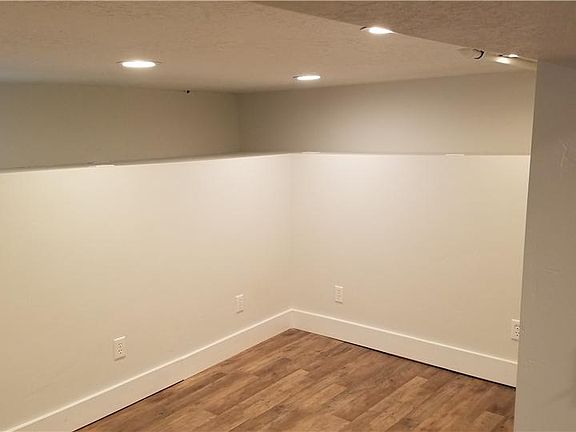 4th image of 208 E Wentworth Ave #B