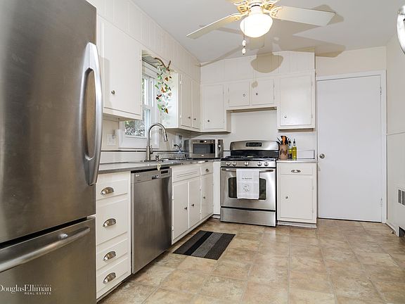 4th image of 215 Bay Haven Ln