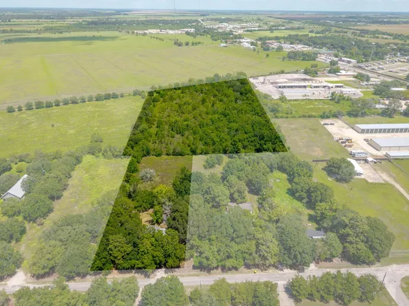 1301 Adams Rd, Bay City, TX 77414