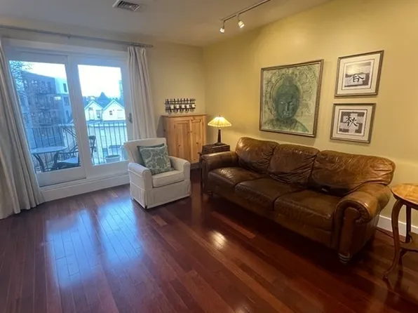 533 Cambridge St Unit 207, Allston, MA 02134