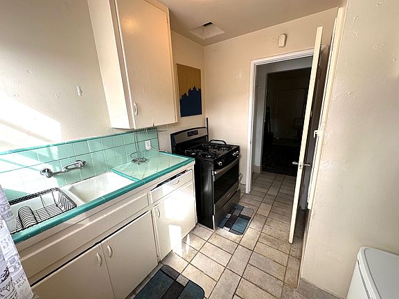 2nd image of 1105 Pico Blvd