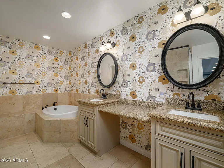 121 W Orchid Ln — Photo 28