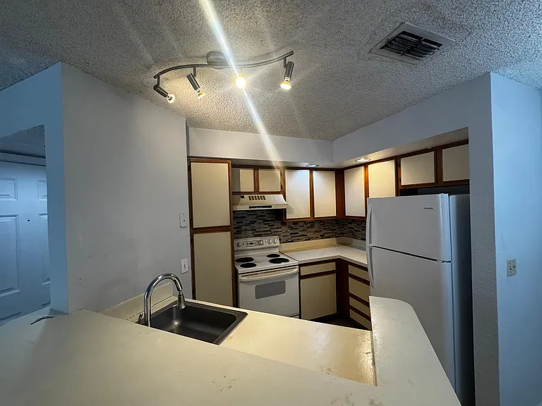 3360 Pinewalk Dr #1324-1 — Photo 1
