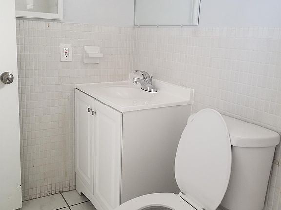 4th image of 615 NE 10th St #102