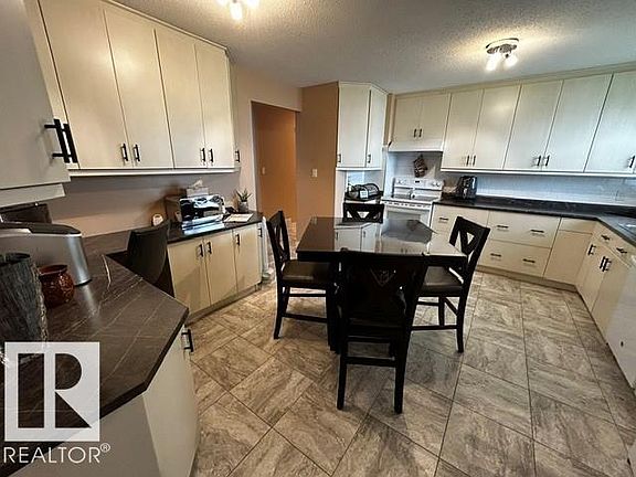 3rd image of 4611 50a Ave