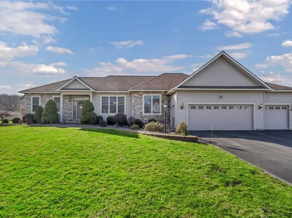 495 Aria Ln, Webster, NY 14580