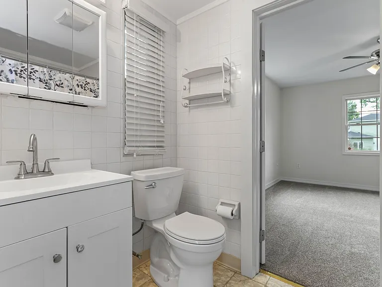 2037 Brown St — Photo 12