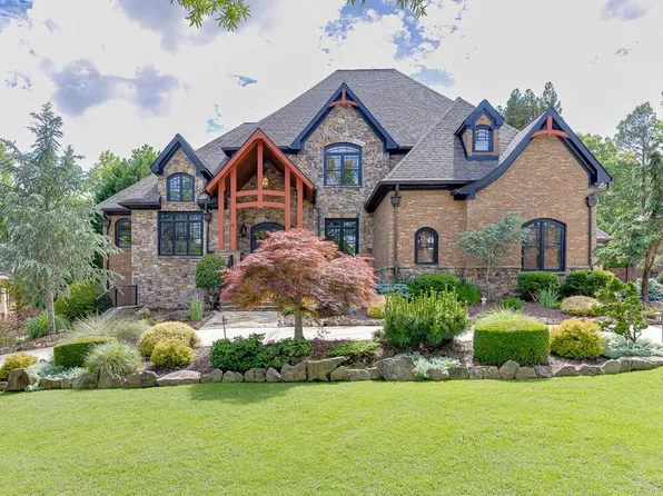 2304 Weeping Oak Dr, Braselton, GA 30517