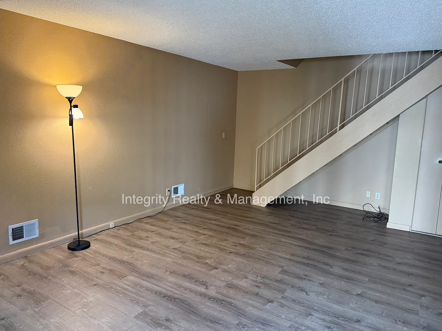 2 Bed/1.5 Bath, 968 sqft - 10001 E Evans Ave Unit 50C — Photo 4