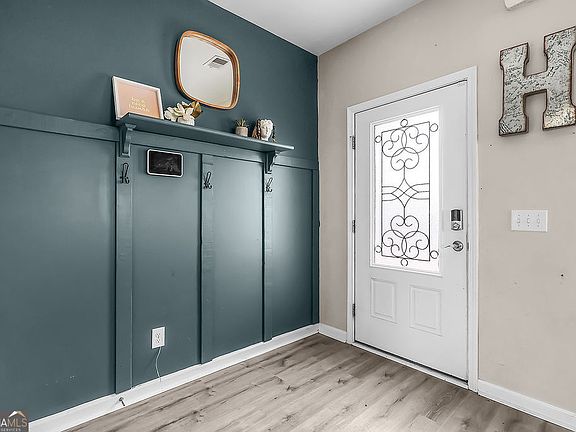 3rd image of 231 Caroline Way