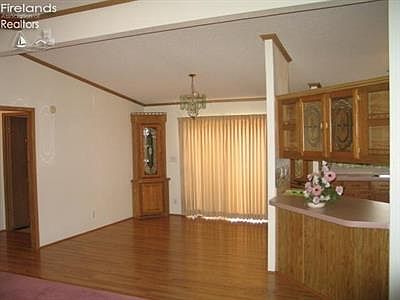 2nd image of 879 N Woodland Ave