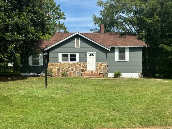 102 Hill St, Valley, AL 36854
