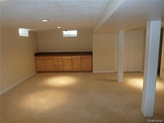 5th image of 614 Fairway Dr