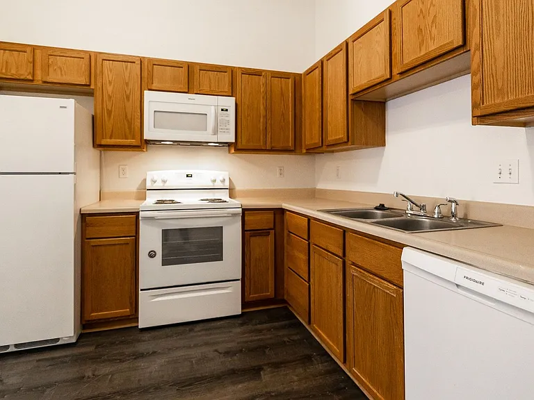 Pinnacle Heights Apartments — Photo 20