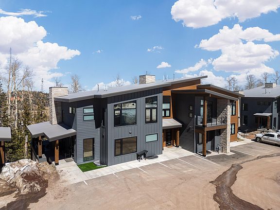 2nd image of 160 W Ridge View St #7B