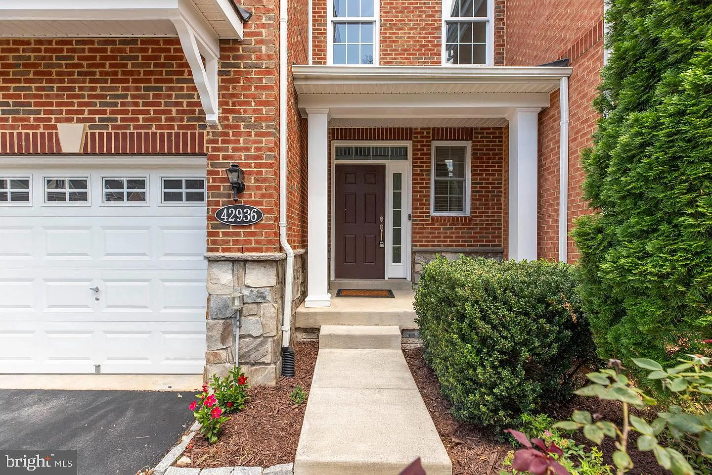 4 bed, 3.5 bath, 3660 sqft, $3,850 — Photo 2