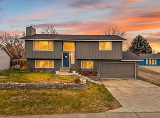 2114 Sparrow Ct, West Richland, WA 99353