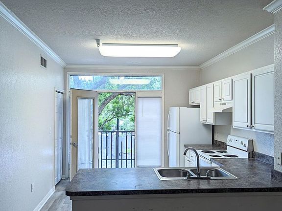 4th image of 911 N Orange Ave APT 212