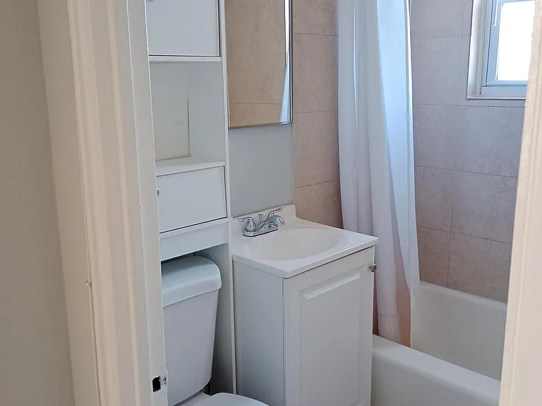 1120 Holbrook Ter NE #3 — Photo 6