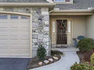 1308 Fieldstone Dr, Mount Joy, PA 17552