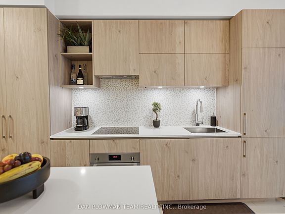 4th image of 1 Yorkville Ave #901