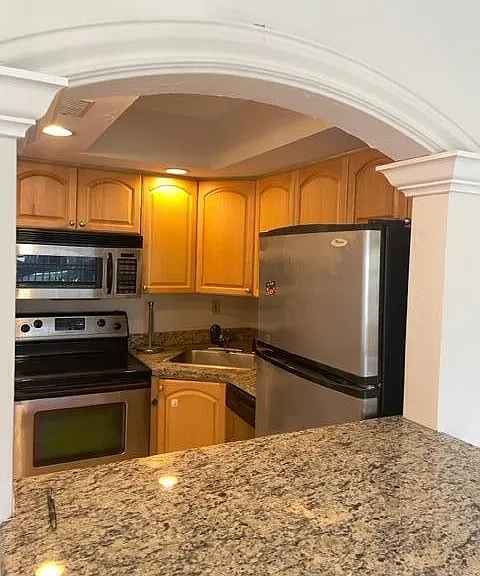 901 NE 3rd St #203 — Photo 9