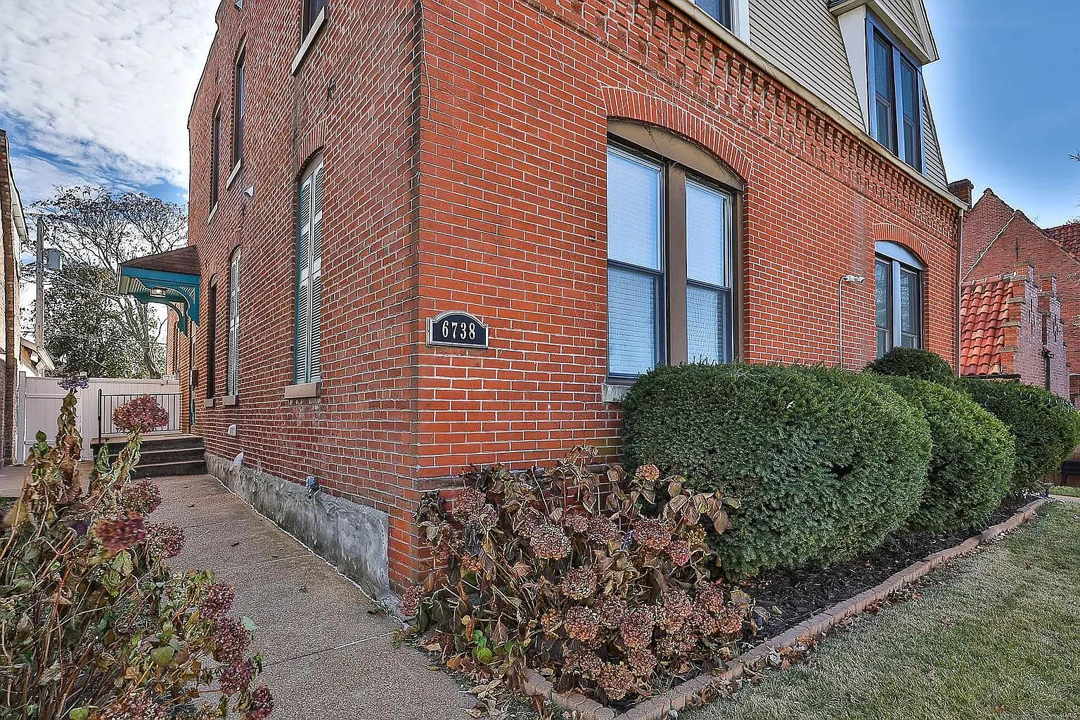 3 bed, 1432 sqft, $1,600 — Photo 1
