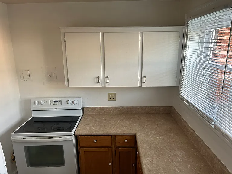 339 Jefferson Ave N #F — Photo 6