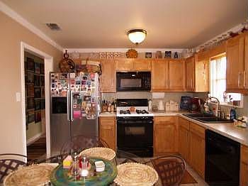 2nd image of 509 W Avenue C