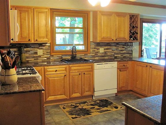 4th image of 156 Wood Dale Dr