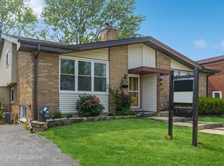 9360 N Parkside Dr, Des Plaines, IL 60016
