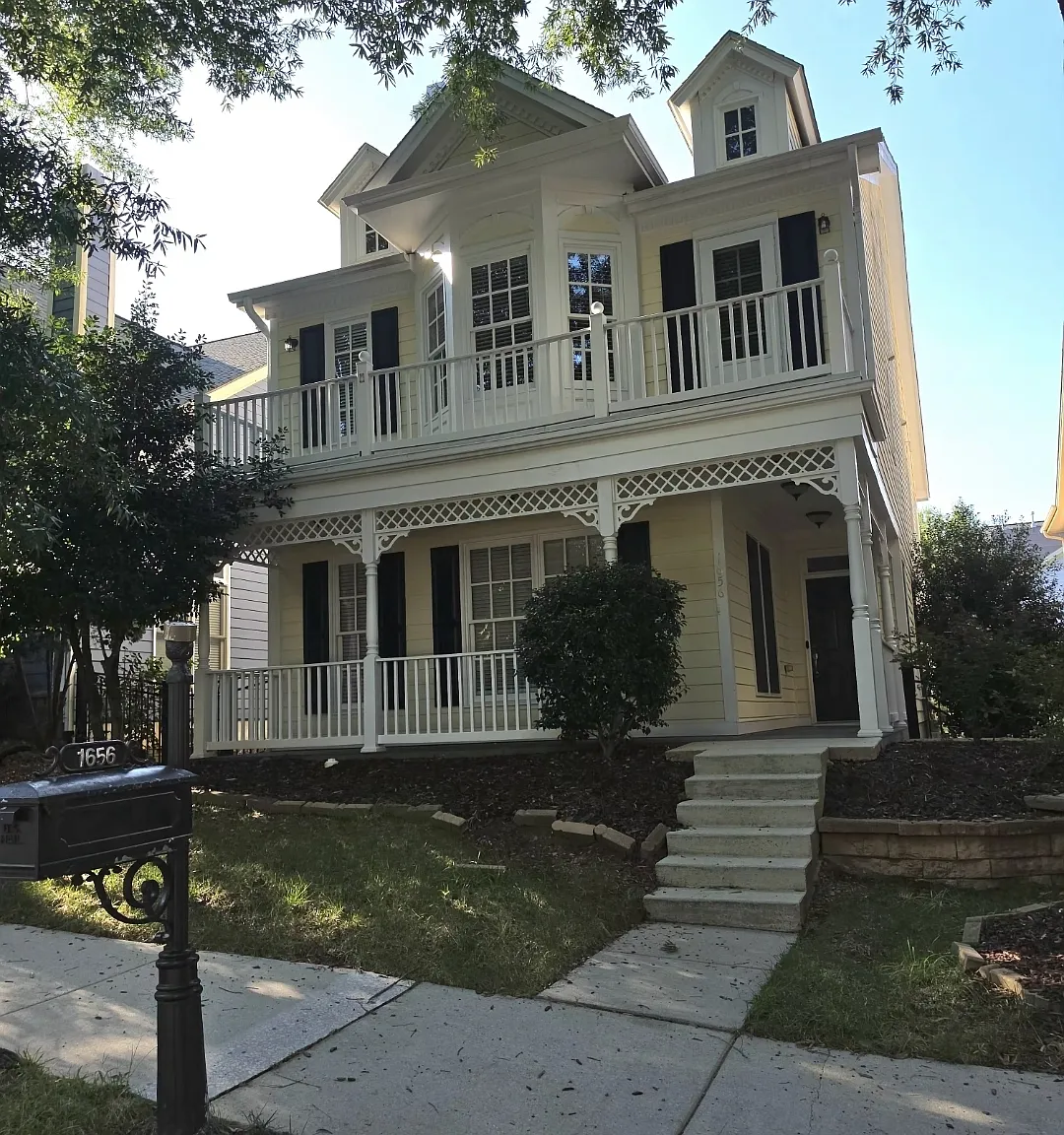 4 bed, 2.5 bath, 2800 sqft, $2,450 — Photo 1