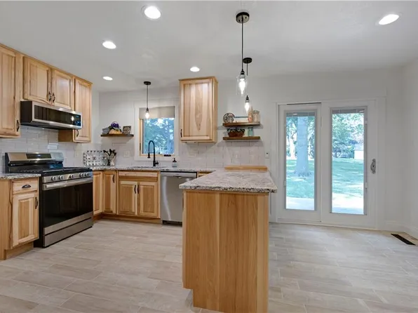 12001 W 150th Cir, Olathe, KS 66062