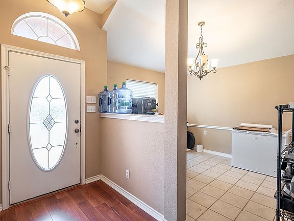 5th image of 308 Amanda Ct