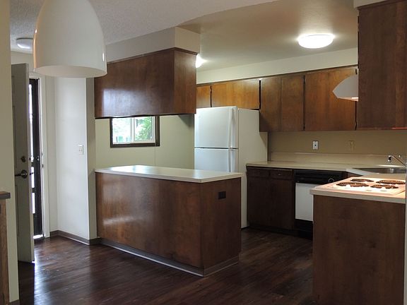 Kitchen w/ W & Dryer Hookup