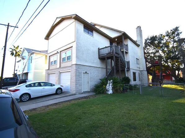 82 Harbor Ln, Kemah, TX 77565