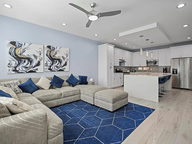 2413 Pease St — Photo 18