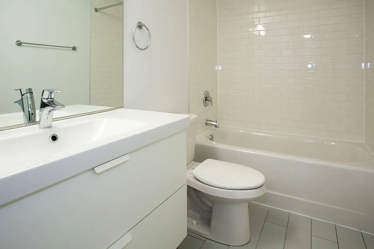 5507-5509 S. Hyde Park Boulevard — Photo 4