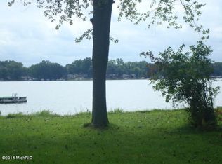 63357 Lakeshore Dr, Dowagiac, MI 49047