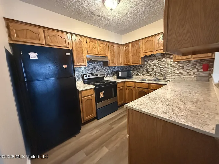 7090 Greenbriar Dr — Photo 9