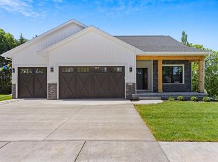 240 Pine Grove Ln, Iowa City, IA 52245