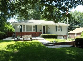 3220 Gene Field Rd, Saint Joseph, MO 64506