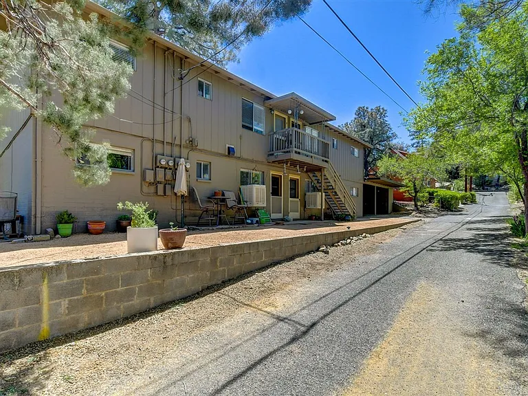 278 S Hardin St — Photo 15