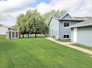 2907 Heatherwood Cir S, Moorhead, MN 56560
